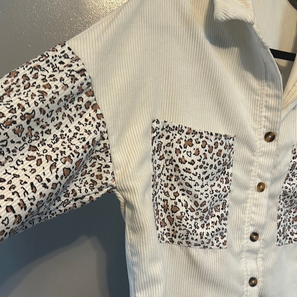 SHEIN Cream and Brown Utility Jacket with Animal Print - Picture 5 of 7